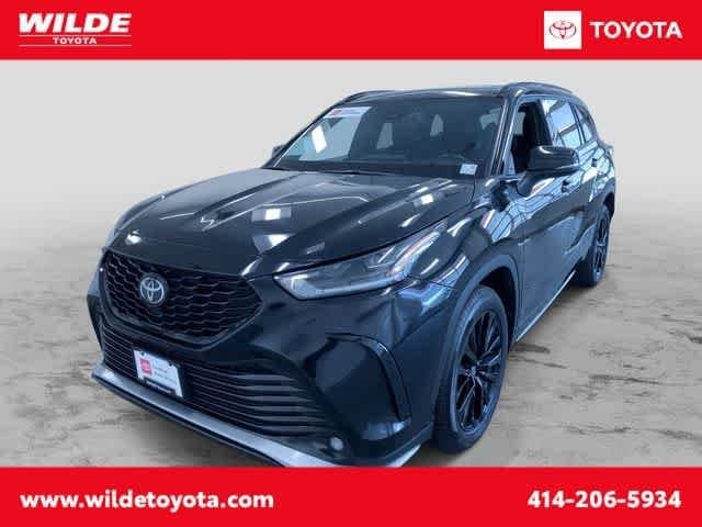 2025 Toyota Highlander XSE · Midnight Black Metallic exterior