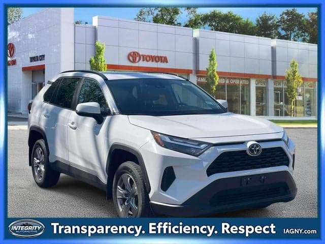2023 Toyota RAV4 XLE · Ice Cap exterior