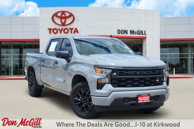 2025 Chevrolet Silverado 1500 Custom Crew Cab RWD · Slate Gray Metallic exterior