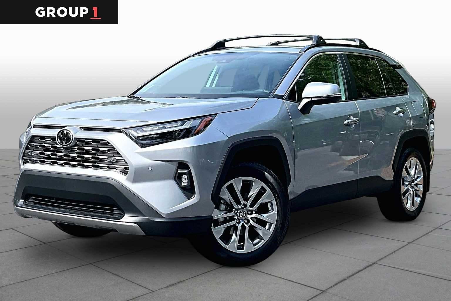 2025 Toyota RAV4 Limited FWD · Silver Sky Metallic exterior